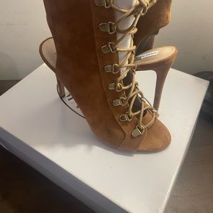 New in Box Steve Madden Kennee
